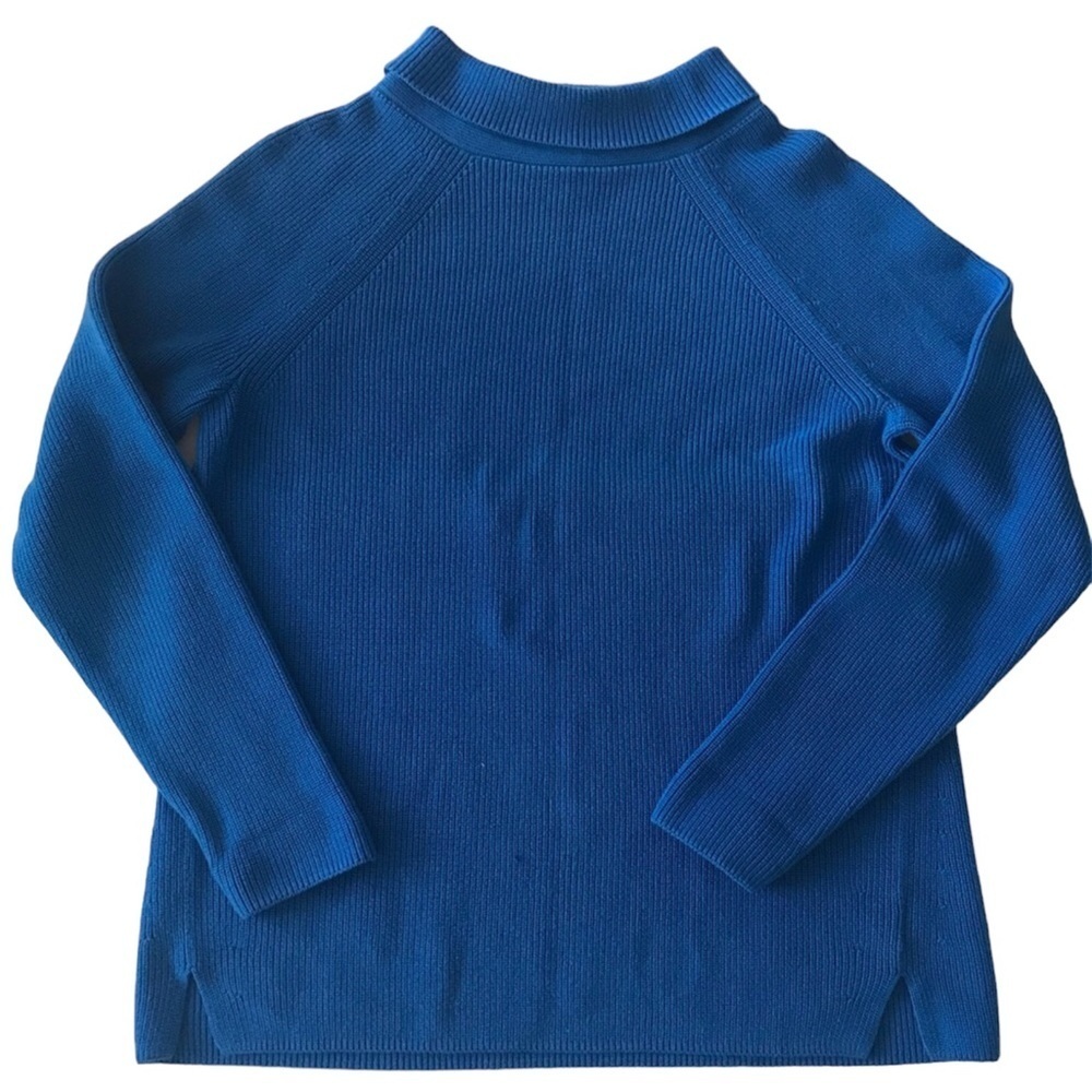 Talbots size M royal blue long sleeve sweater Side slits round neck‎